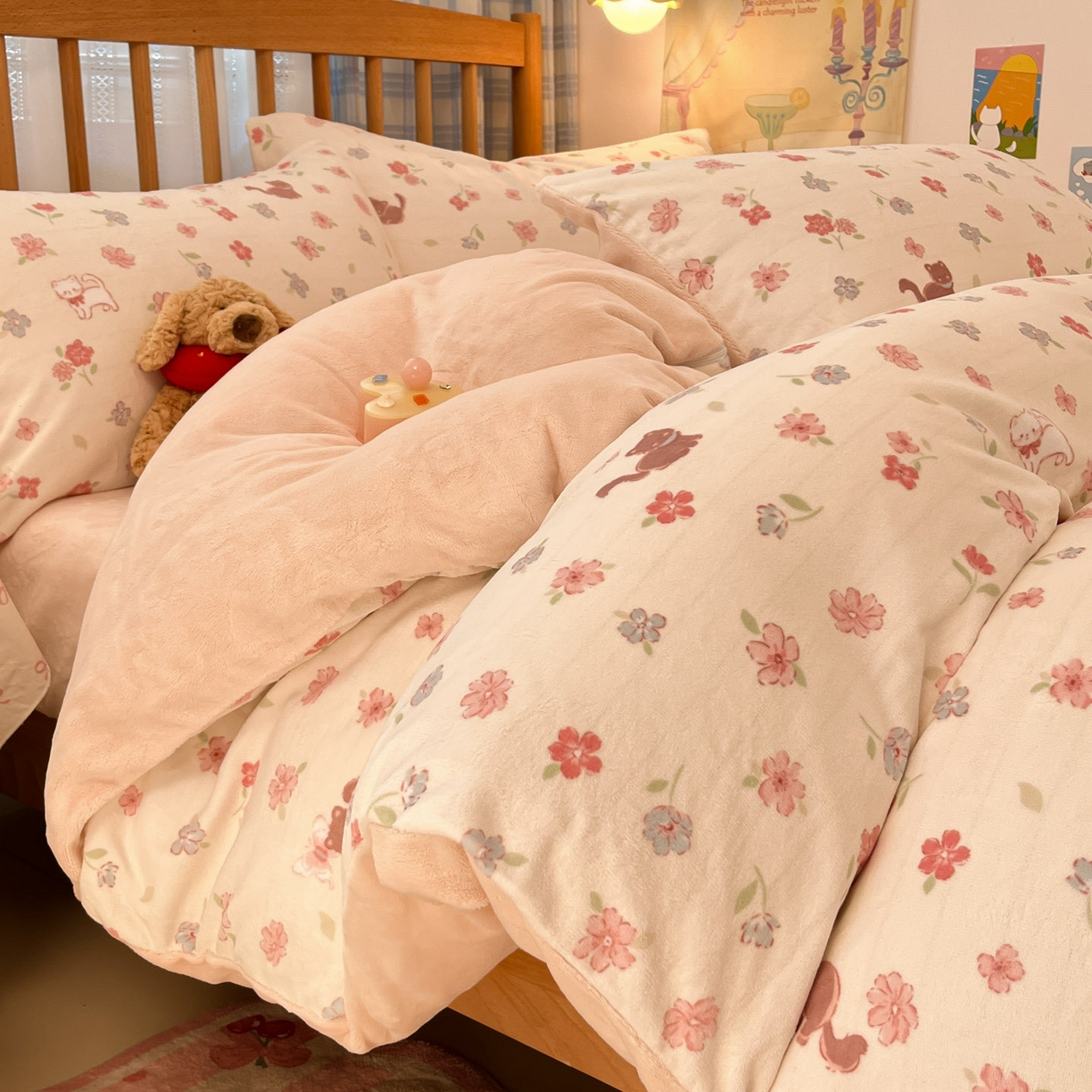 91家纺网 家纺一手货源 找家纺 小叮当家纺仓储工厂店 2025新款牛奶绒印花四件套 碎花猫猫