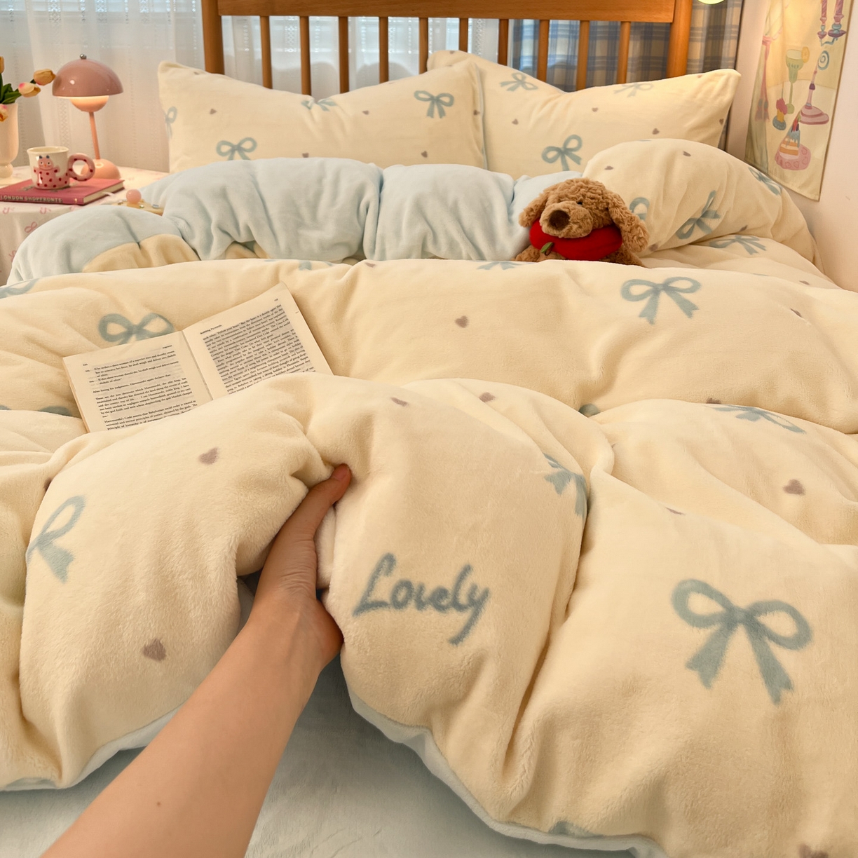 91家纺网 家纺一手货源 找家纺 小叮当家纺仓储工厂店 2025新款牛奶绒印花四件套 蓝调逸境