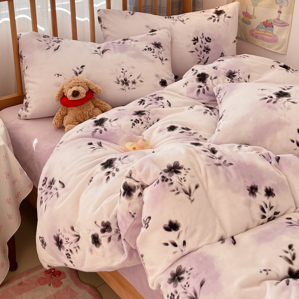 91家纺网 家纺一手货源 找家纺 小叮当家纺仓储工厂店 2025新款牛奶绒印花四件套 魅色佳人