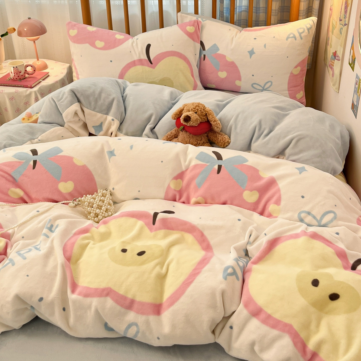 91家纺网 家纺一手货源 找家纺 小叮当家纺仓储工厂店 2025新款牛奶绒印花四件套 平安果