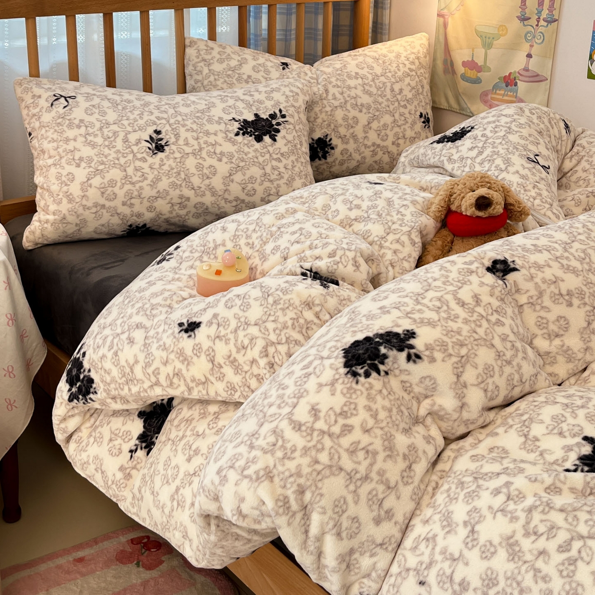 91家纺网 家纺一手货源 找家纺 小叮当家纺仓储工厂店 2025新款牛奶绒印花四件套 墨韵幽花