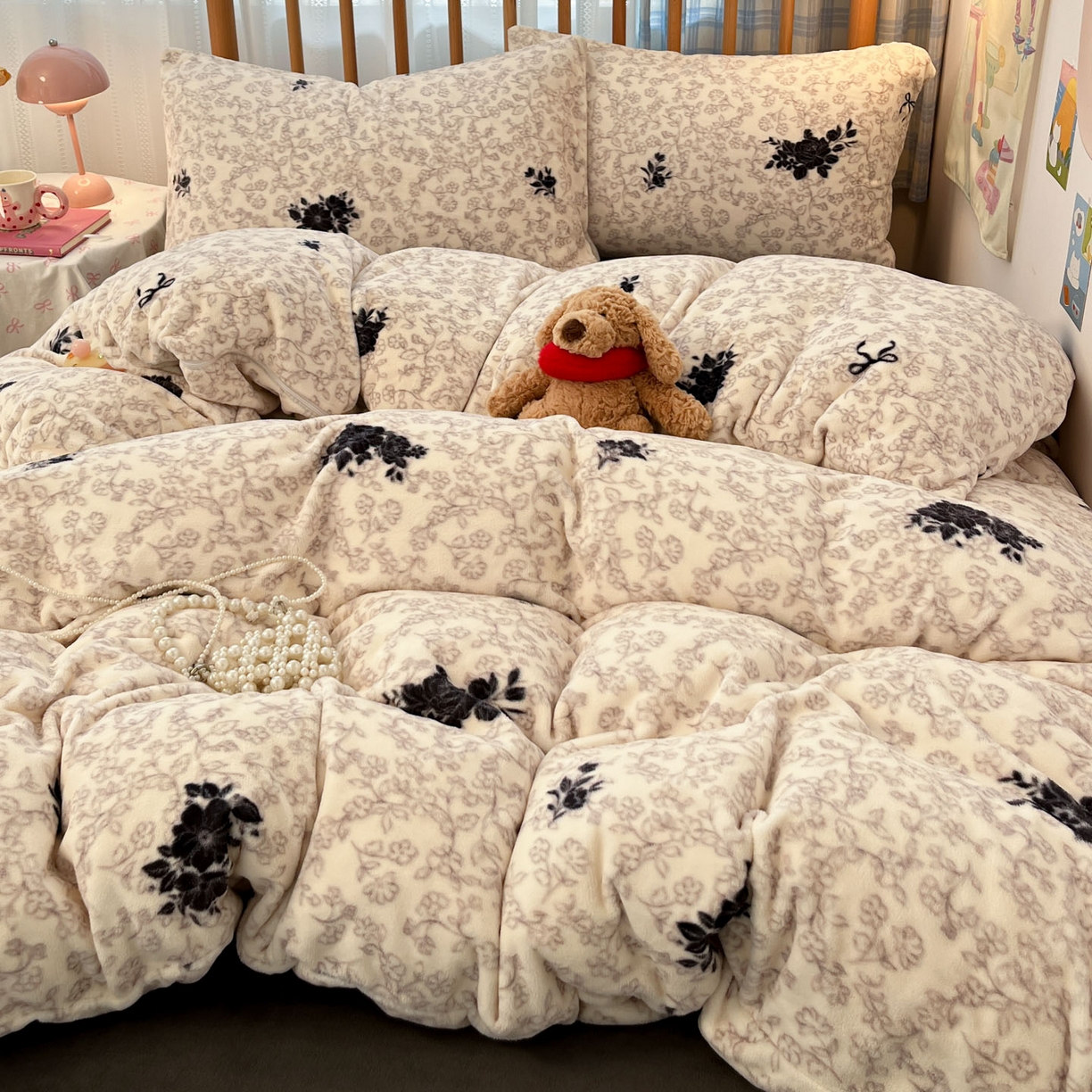 91家纺网 家纺一手货源 找家纺 小叮当家纺仓储工厂店 2025新款牛奶绒印花四件套 墨韵幽花