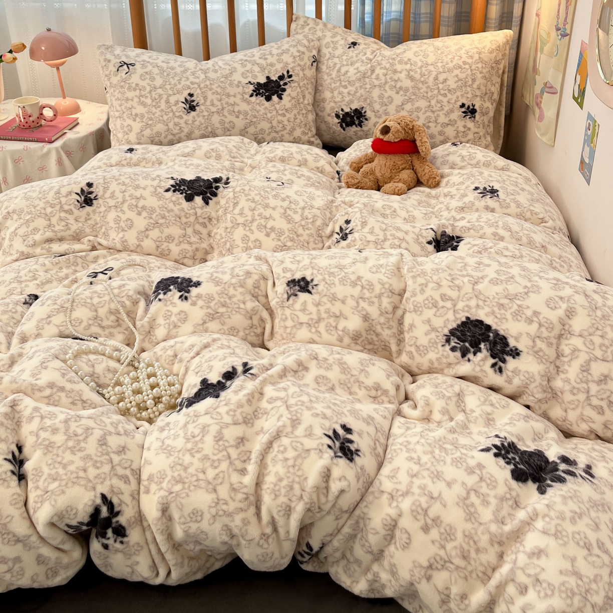 91家纺网 家纺一手货源 找家纺 小叮当家纺仓储工厂店 2025新款牛奶绒印花四件套 墨韵幽花