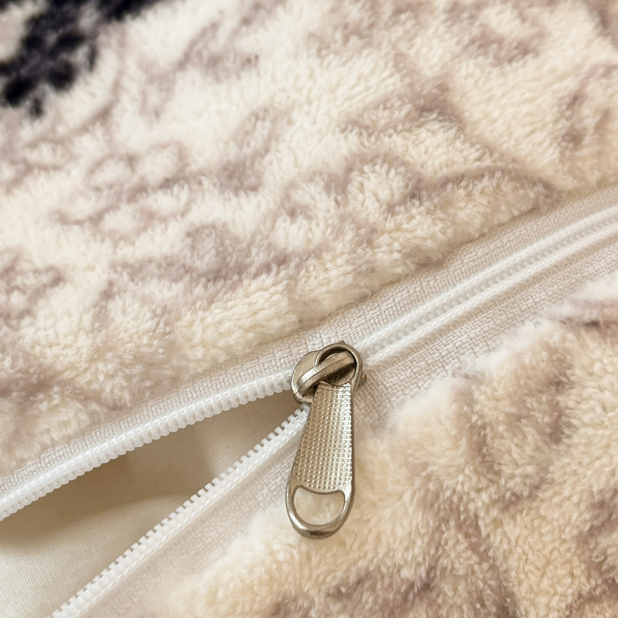 91家纺网 家纺一手货源 找家纺 小叮当家纺仓储工厂店 2025新款牛奶绒印花四件套 墨韵幽花