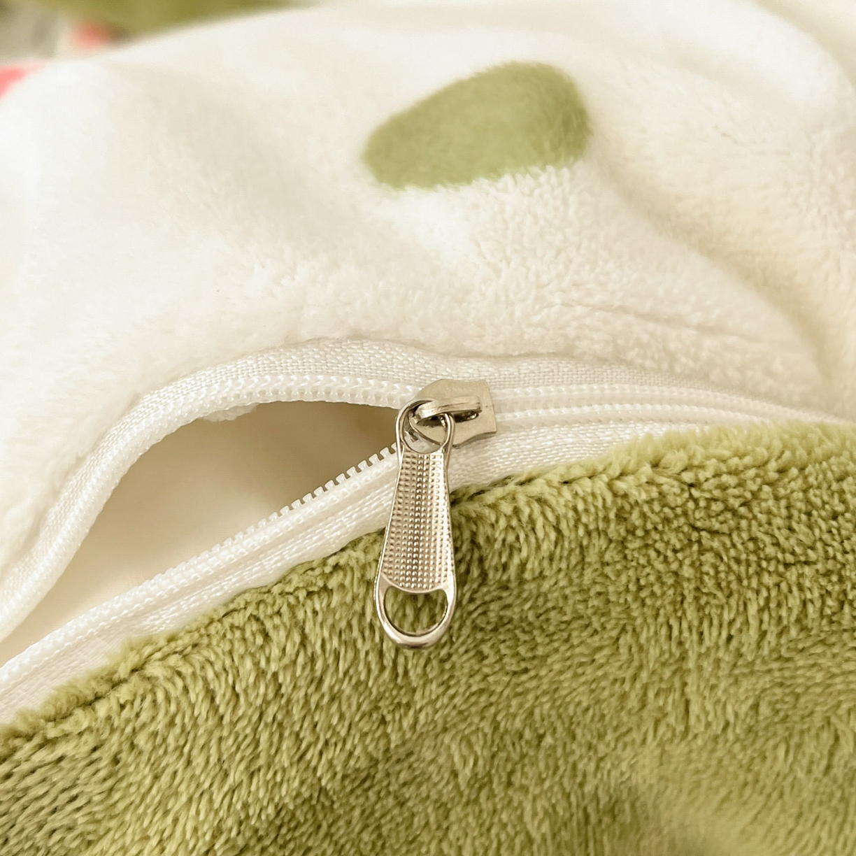 91家纺网 家纺一手货源 找家纺 小叮当家纺仓储工厂店 2025新款牛奶绒印花四件套 蝴蝶结狗