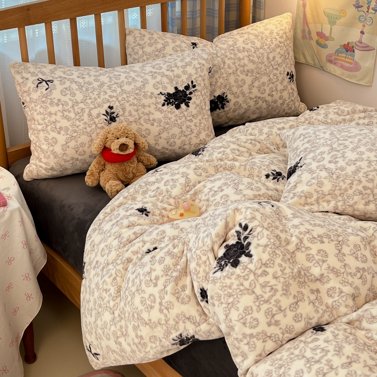 91家纺网 家纺一手货源 找家纺 小叮当家纺仓储工厂店 2025新款牛奶绒印花四件套 墨韵幽花