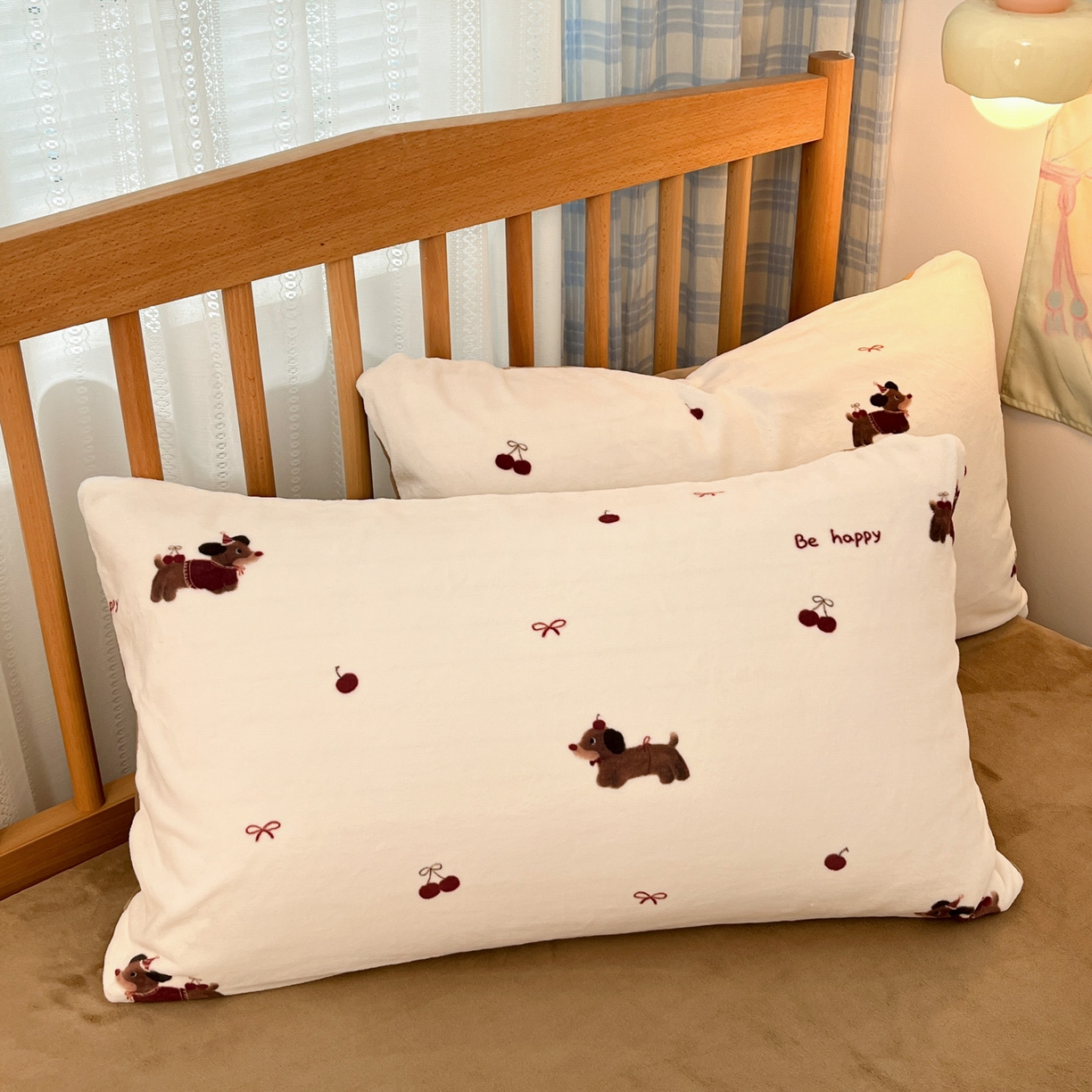 91家纺网 家纺一手货源 找家纺 小叮当家纺仓储工厂店 2025新款牛奶绒印花四件套 绯色腊肠趣