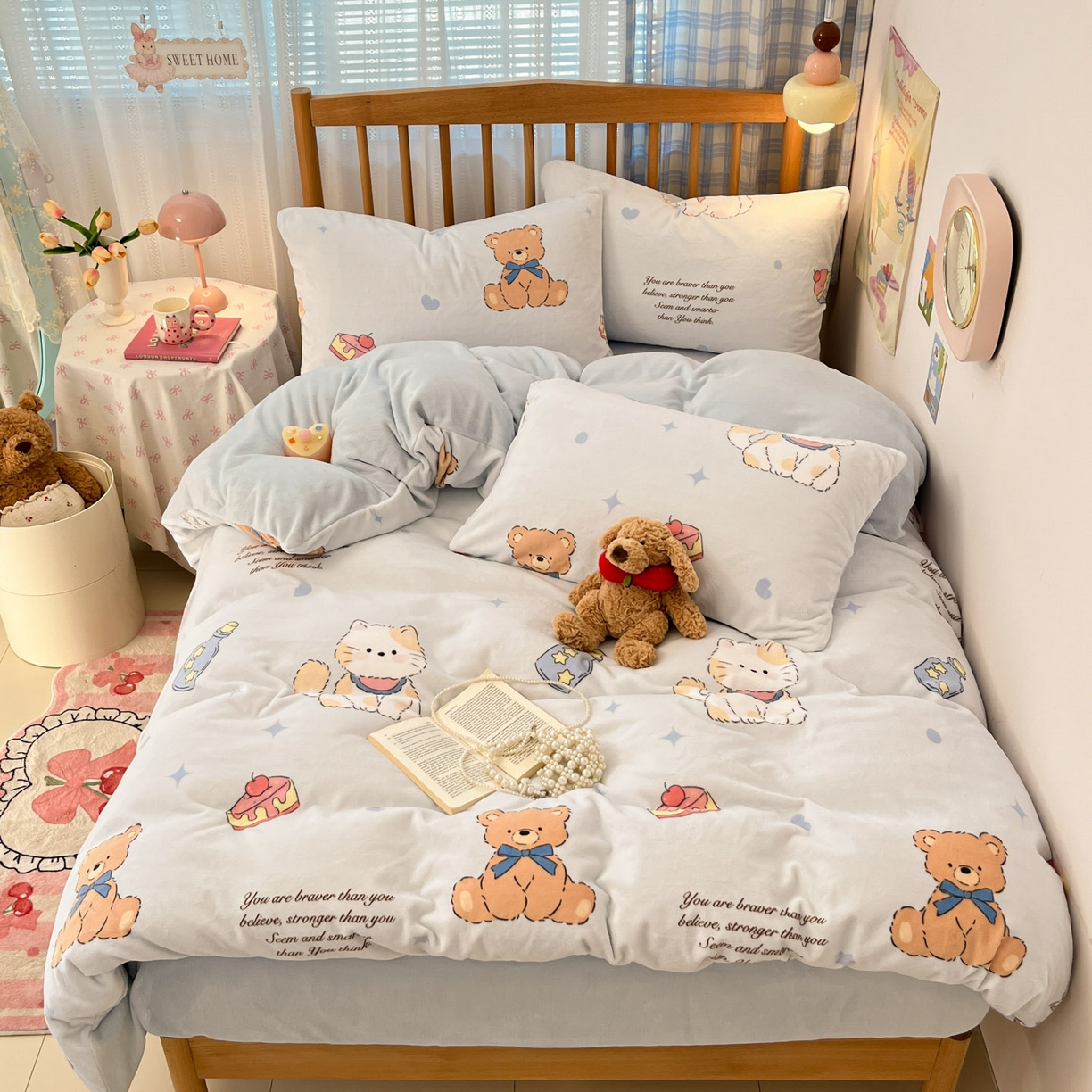 91家纺网 家纺一手货源 找家纺 小叮当家纺仓储工厂店 2025新款牛奶绒印花四件套 星喵萌熊甜梦园