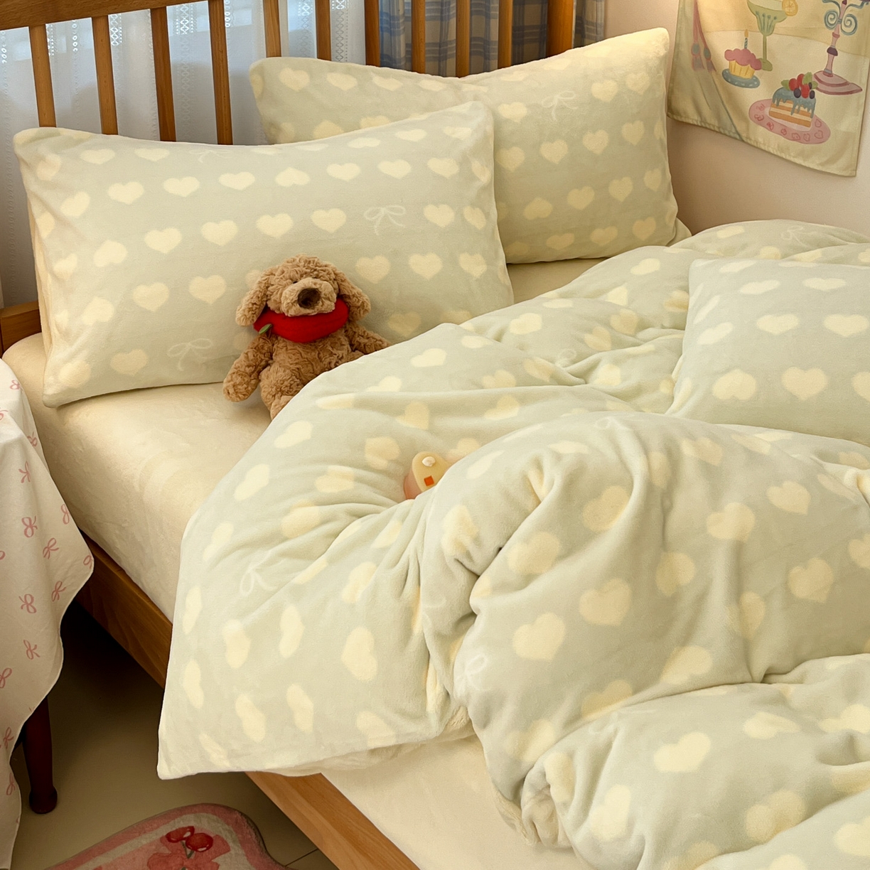 91家纺网 家纺一手货源 找家纺 小叮当家纺仓储工厂店 2025新款牛奶绒印花四件套 爱心蝴蝶结