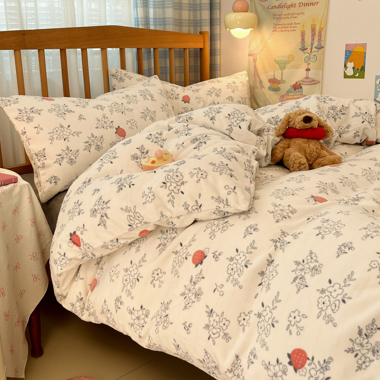 91家纺网 家纺一手货源 找家纺 小叮当家纺仓储工厂店 2025新款牛奶绒印花四件套 浅花莓语