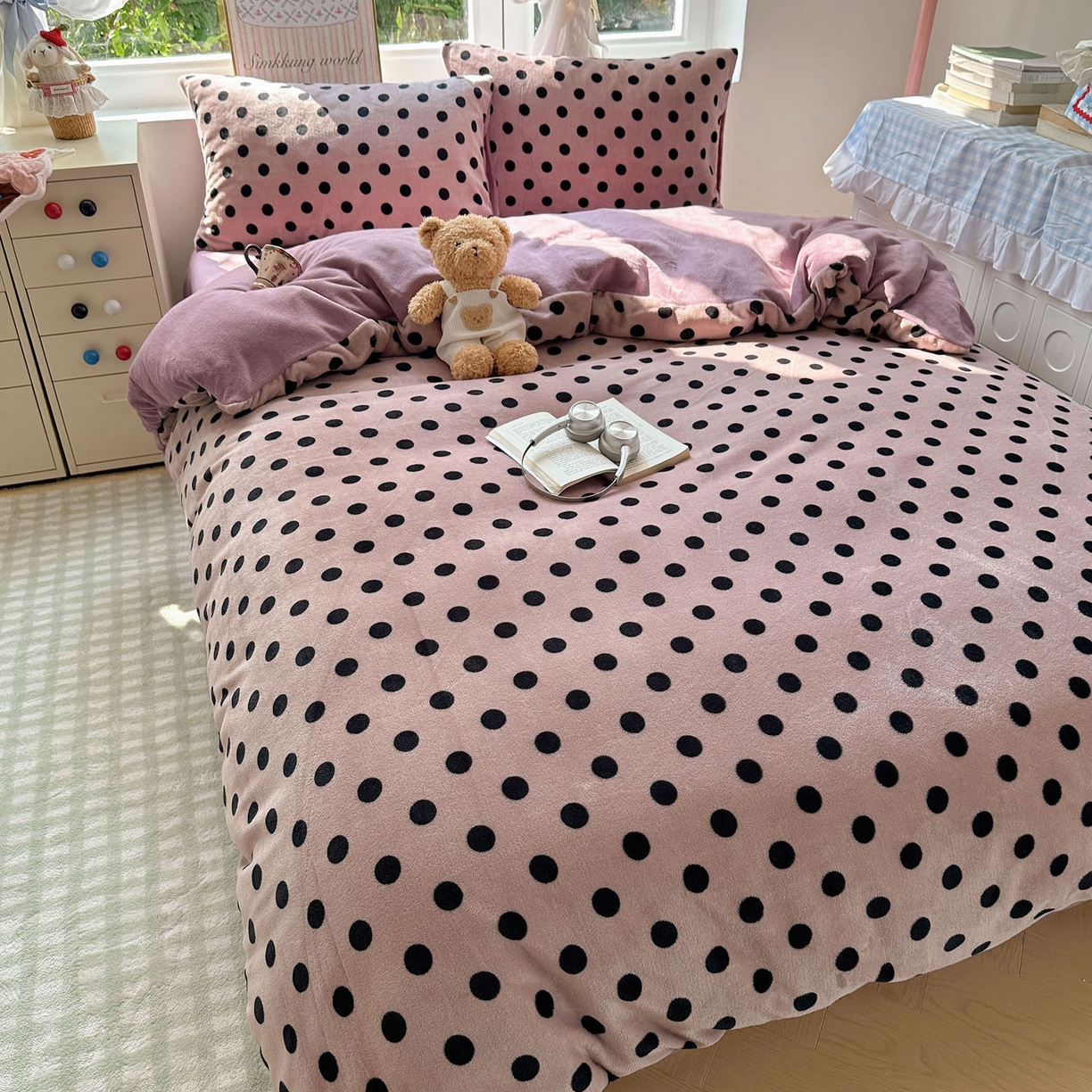 91家纺网 家纺一手货源 找家纺 暖芯优选 2025新款小清新加厚高克重牛奶绒四件套直播热款电商热款 波利圆点-紫