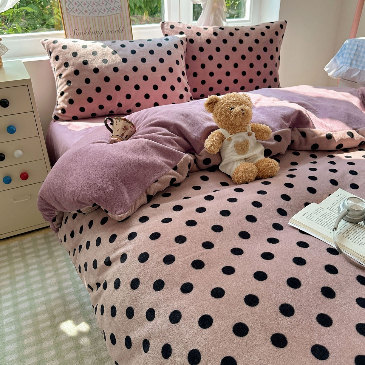 91家纺网 家纺一手货源 找家纺 暖芯优选 2025新款小清新加厚高克重牛奶绒四件套直播热款电商热款 波利圆点-紫