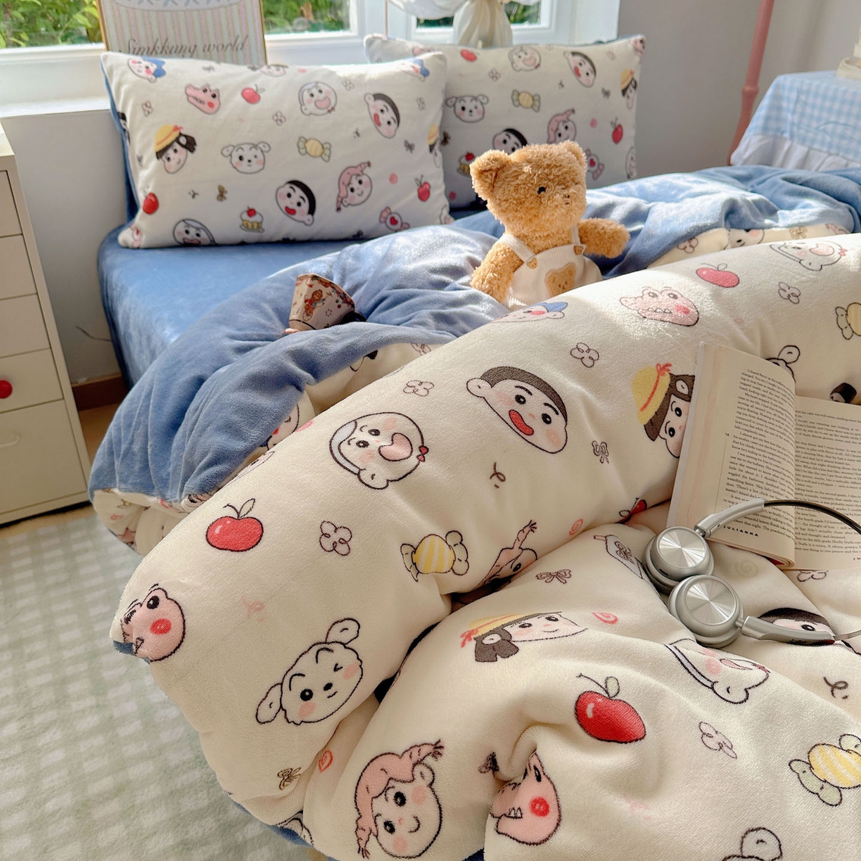 91家纺网 家纺一手货源 找家纺 暖芯优选 2025新款小清新加厚高克重牛奶绒四件套直播热款电商热款 欢乐男孩