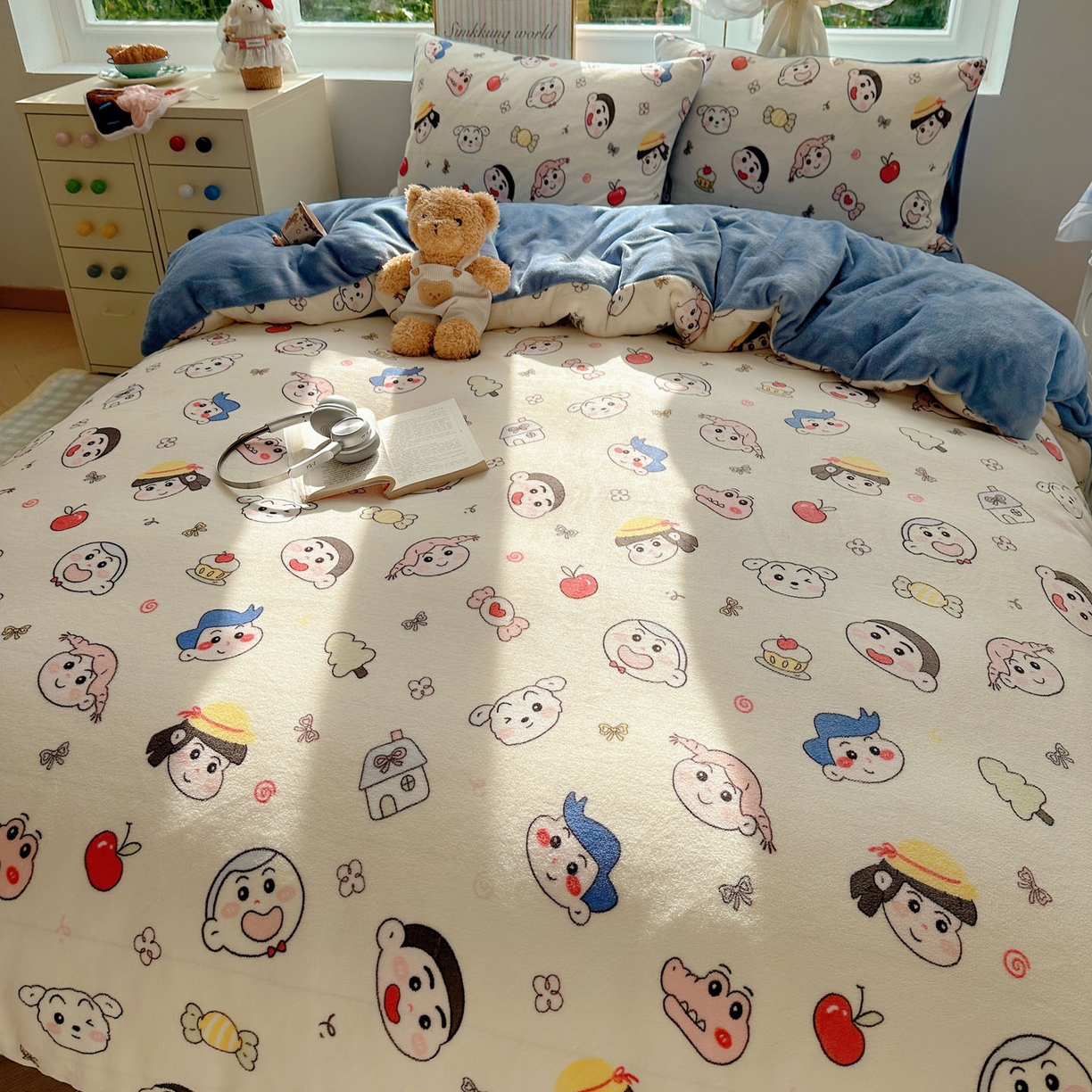 91家纺网 家纺一手货源 找家纺 暖芯优选 2025新款小清新加厚高克重牛奶绒四件套直播热款电商热款 欢乐男孩