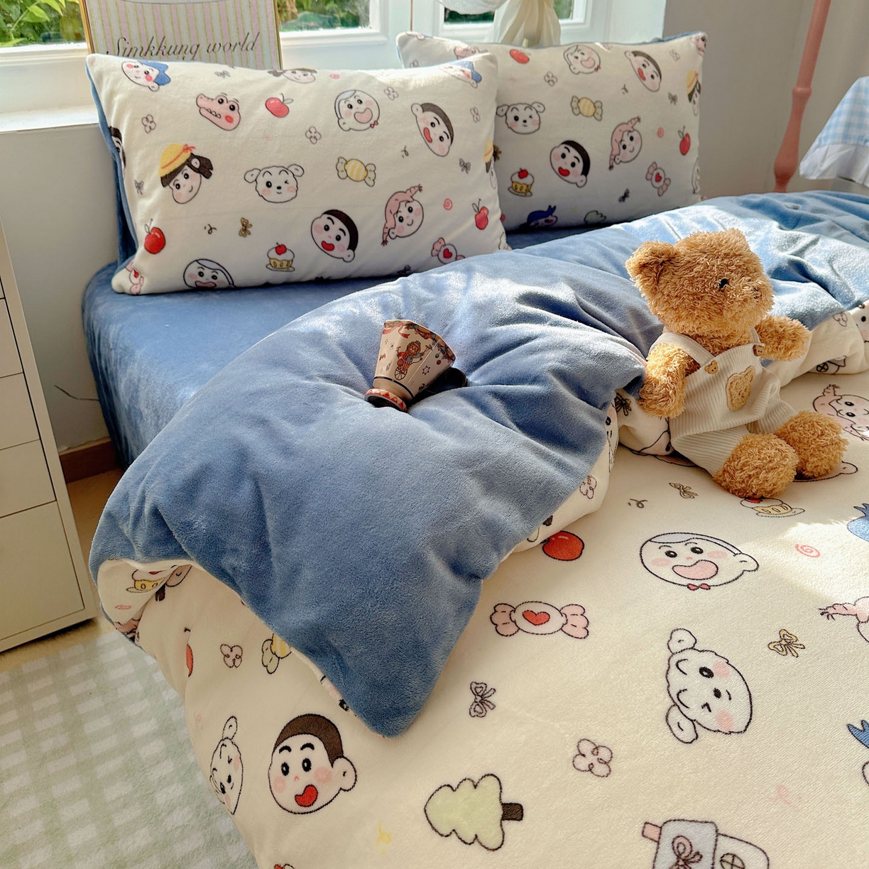 91家纺网 家纺一手货源 找家纺 暖芯优选 2025新款小清新加厚高克重牛奶绒四件套直播热款电商热款 欢乐男孩