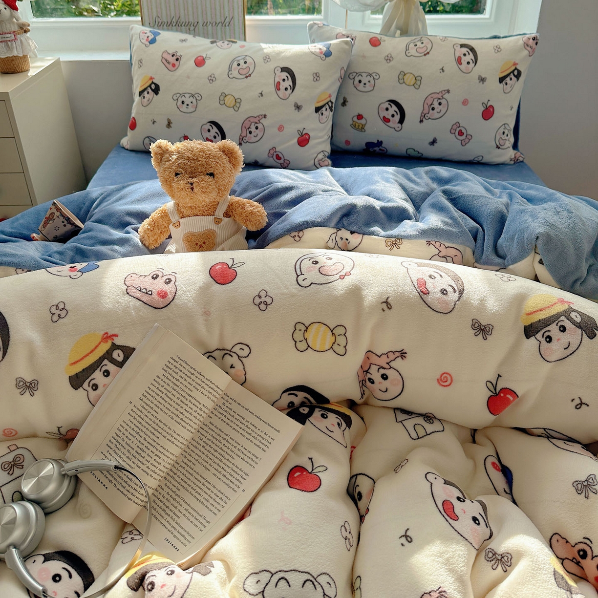 91家纺网 家纺一手货源 找家纺 暖芯优选 2025新款小清新加厚高克重牛奶绒四件套直播热款电商热款 欢乐男孩