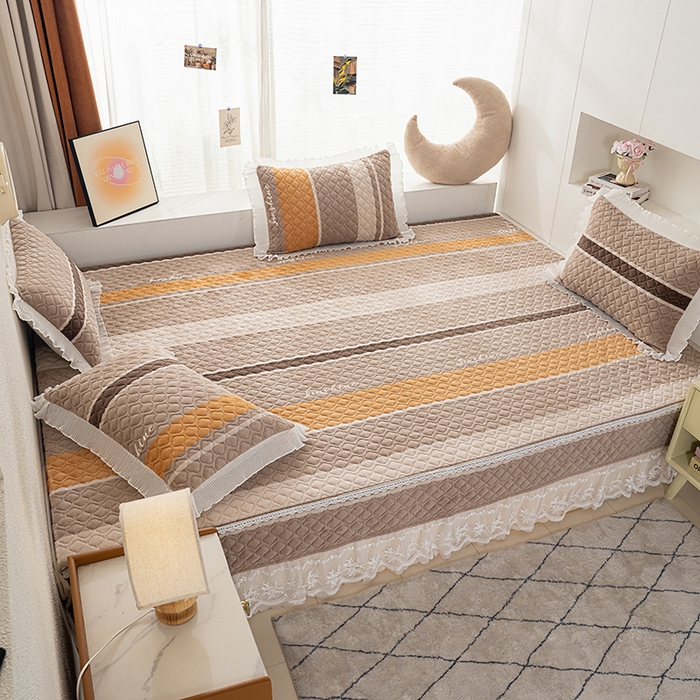 91家纺网 家纺一手货源 找家纺 冬然 2024新款牛奶绒床盖榻榻米床盖炕盖 经典条纹