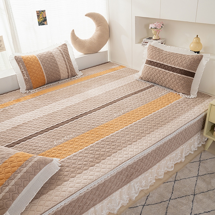 91家纺网 家纺一手货源 找家纺 冬然 2024新款牛奶绒床盖榻榻米床盖炕盖 经典条纹