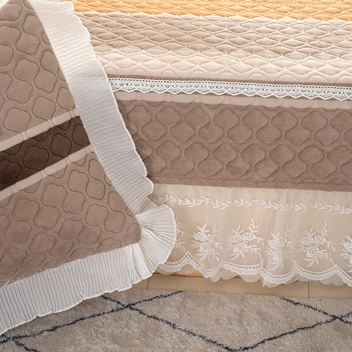 91家纺网 家纺一手货源 找家纺 冬然 2024新款牛奶绒床盖榻榻米床盖炕盖 经典条纹