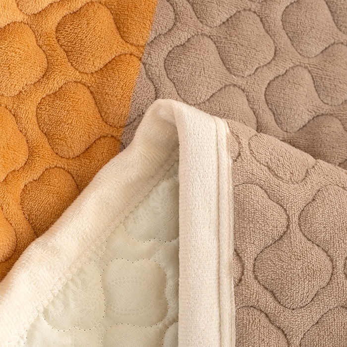 91家纺网 家纺一手货源 找家纺 冬然 2024新款牛奶绒床盖榻榻米床盖炕盖 经典条纹