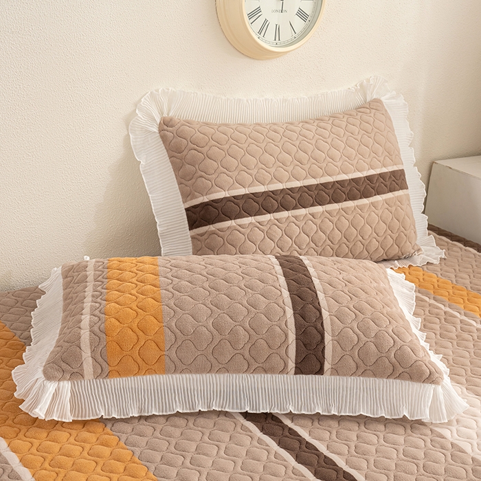 91家纺网 家纺一手货源 找家纺 冬然 2024新款牛奶绒床盖榻榻米床盖炕盖 经典条纹