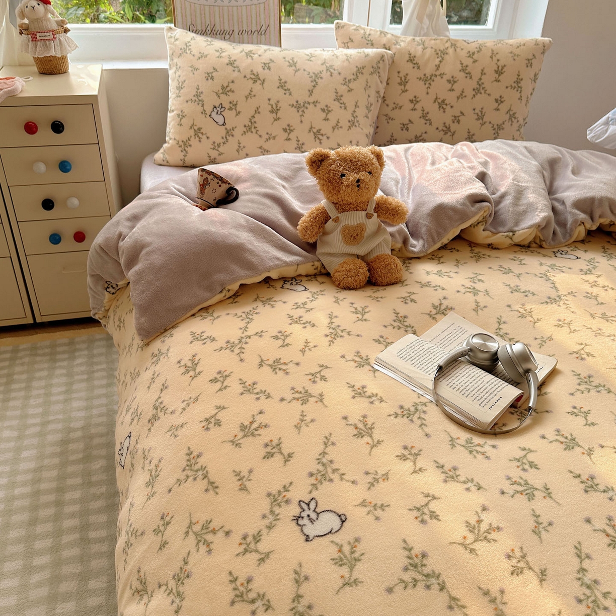 91家纺网 家纺一手货源 找家纺 暖芯优选 2025新款小清新加厚高克重牛奶绒四件套直播热款电商热款 可爱小兔