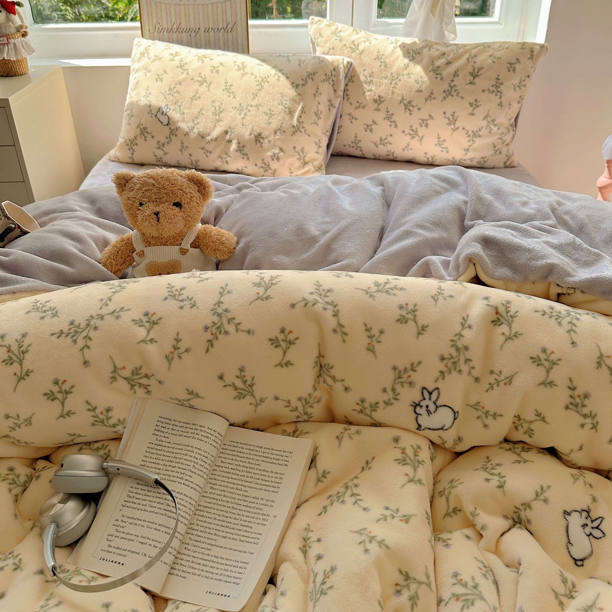 91家纺网 家纺一手货源 找家纺 暖芯优选 2025新款小清新加厚高克重牛奶绒四件套直播热款电商热款 可爱小兔