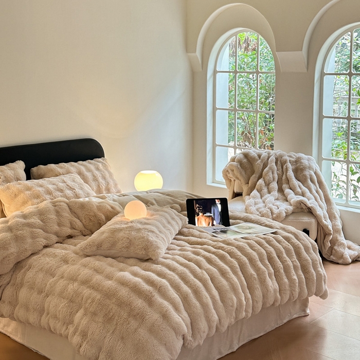 91家纺网 家纺一手货源 找家纺 小叮当家纺仓储工厂店 （买家秀 爆款不断货）2025新款A类母婴级兔兔绒大泡泡牛奶绒珊瑚绒雪花绒四件套 雅致-米杏