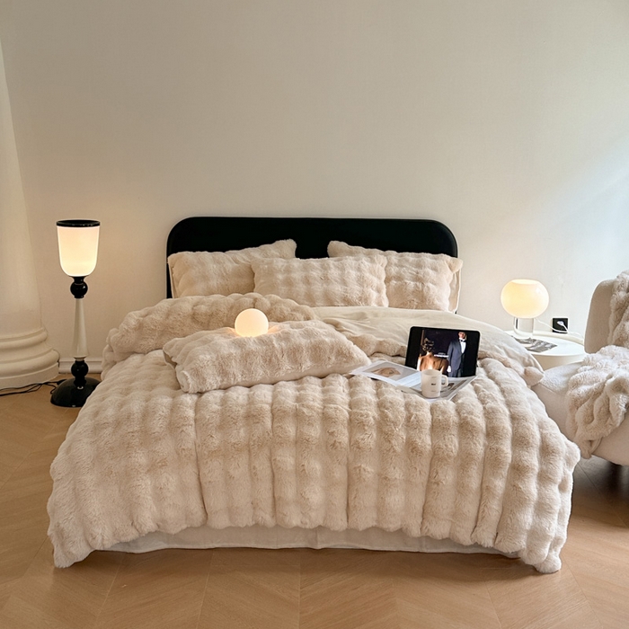 91家纺网 家纺一手货源 找家纺 小叮当家纺仓储工厂店 （买家秀 爆款不断货）2025新款A类母婴级兔兔绒大泡泡牛奶绒珊瑚绒雪花绒四件套 雅致-米杏