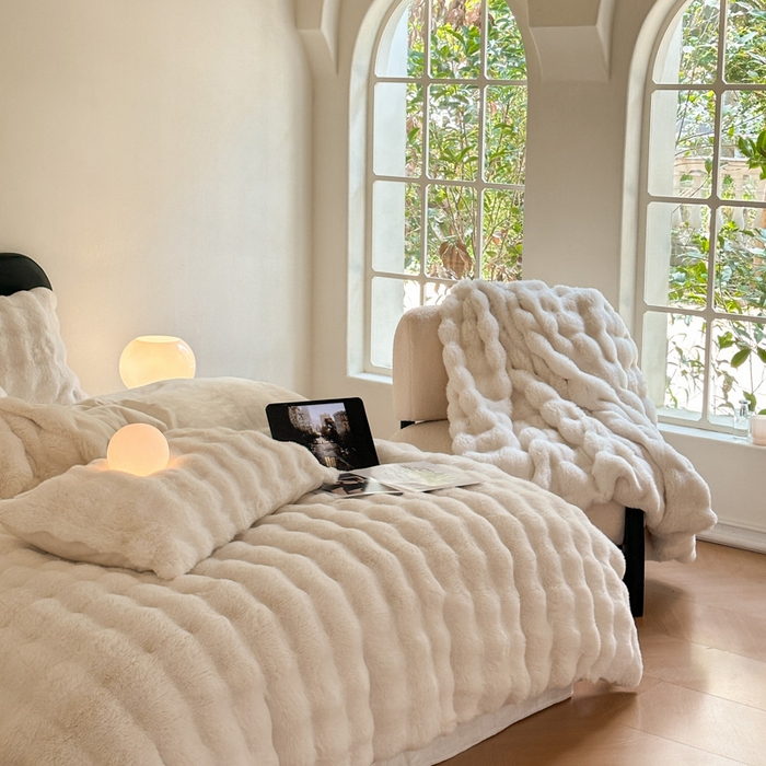 91家纺网 家纺一手货源 找家纺 小叮当家纺仓储工厂店 （买家秀 爆款不断货）2025新款A类母婴级兔兔绒大泡泡牛奶绒珊瑚绒雪花绒四件套 雅致-暖白