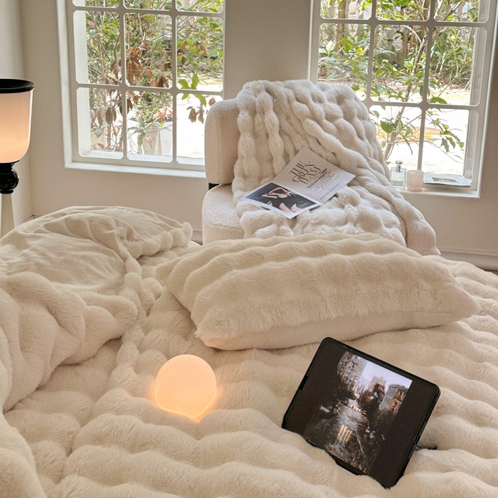 91家纺网 家纺一手货源 找家纺 小叮当家纺仓储工厂店 （买家秀 爆款不断货）2025新款A类母婴级兔兔绒大泡泡牛奶绒珊瑚绒雪花绒四件套 雅致-暖白