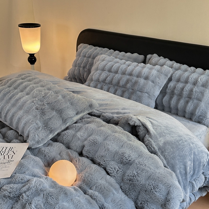 91家纺网 家纺一手货源 找家纺 小叮当家纺仓储工厂店 （买家秀 爆款不断货）2025新款A类母婴级兔兔绒大泡泡牛奶绒珊瑚绒雪花绒四件套 雅致-灰蓝