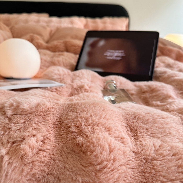 91家纺网 家纺一手货源 找家纺 小叮当家纺仓储工厂店 （买家秀 爆款不断货）2025新款A类母婴级兔兔绒大泡泡牛奶绒珊瑚绒雪花绒四件套 雅致-豆沙