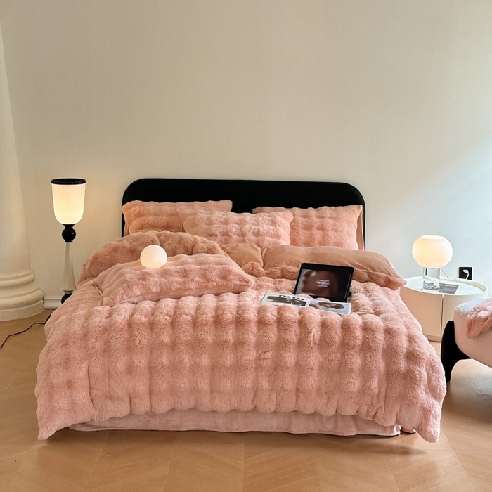 91家纺网 家纺一手货源 找家纺 小叮当家纺仓储工厂店 （买家秀 爆款不断货）2025新款A类母婴级兔兔绒大泡泡牛奶绒珊瑚绒雪花绒四件套 雅致-豆沙