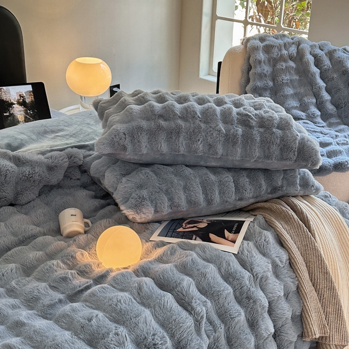 91家纺网 家纺一手货源 找家纺 小叮当家纺仓储工厂店 （买家秀 爆款不断货）2025新款A类母婴级兔兔绒大泡泡牛奶绒珊瑚绒雪花绒四件套 雅致-灰蓝