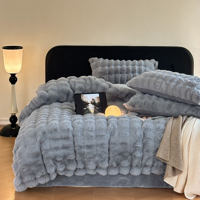 91家纺网 家纺一手货源 找家纺 小叮当家纺仓储工厂店 （买家秀 爆款不断货）2025新款A类母婴级兔兔绒大泡泡牛奶绒珊瑚绒雪花绒四件套 雅致-灰蓝