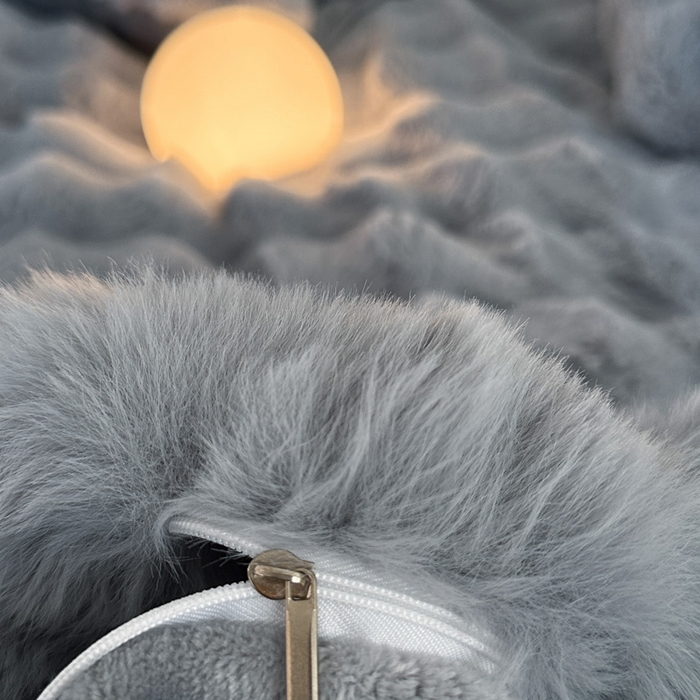 91家纺网 家纺一手货源 找家纺 小叮当家纺仓储工厂店 （买家秀 爆款不断货）2025新款A类母婴级兔兔绒大泡泡牛奶绒珊瑚绒雪花绒四件套 雅致-灰蓝