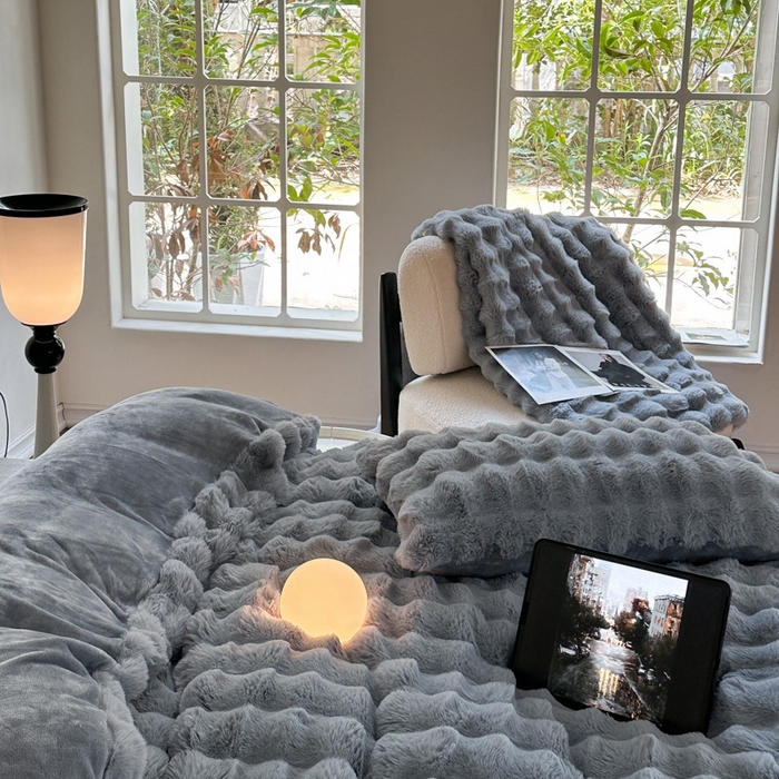 91家纺网 家纺一手货源 找家纺 小叮当家纺仓储工厂店 （买家秀 爆款不断货）2025新款A类母婴级兔兔绒大泡泡牛奶绒珊瑚绒雪花绒四件套 雅致-灰蓝