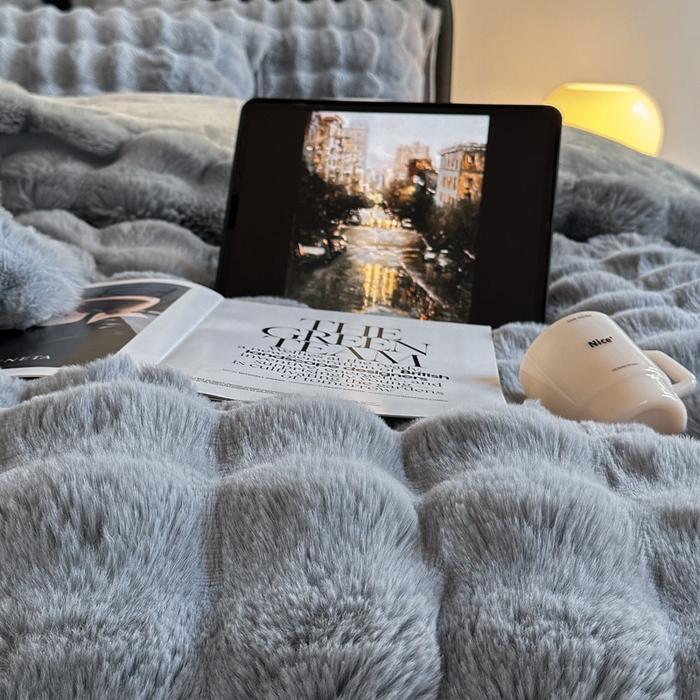 91家纺网 家纺一手货源 找家纺 小叮当家纺仓储工厂店 （买家秀 爆款不断货）2025新款A类母婴级兔兔绒大泡泡牛奶绒珊瑚绒雪花绒四件套 雅致-灰蓝