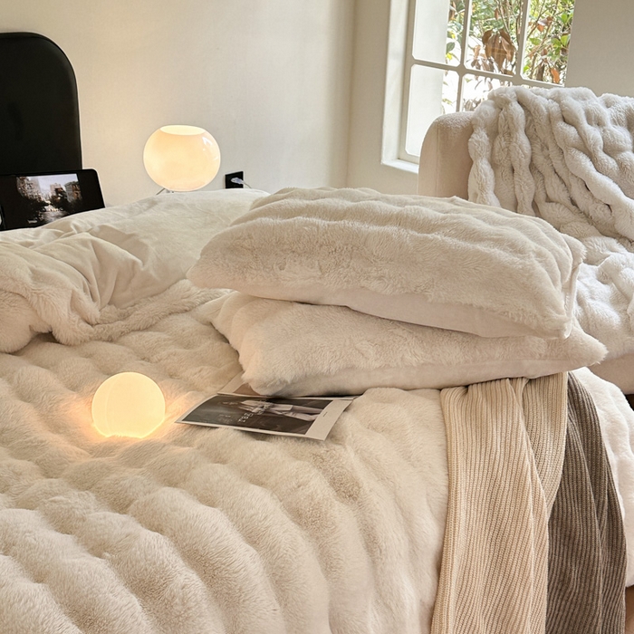 91家纺网 家纺一手货源 找家纺 小叮当家纺仓储工厂店 （买家秀 爆款不断货）2025新款A类母婴级兔兔绒大泡泡牛奶绒珊瑚绒雪花绒四件套 雅致-暖白