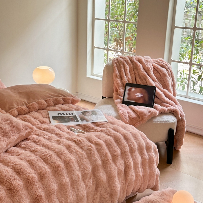 91家纺网 家纺一手货源 找家纺 小叮当家纺仓储工厂店 （买家秀 爆款不断货）2025新款A类母婴级兔兔绒大泡泡牛奶绒珊瑚绒雪花绒四件套 雅致-豆沙