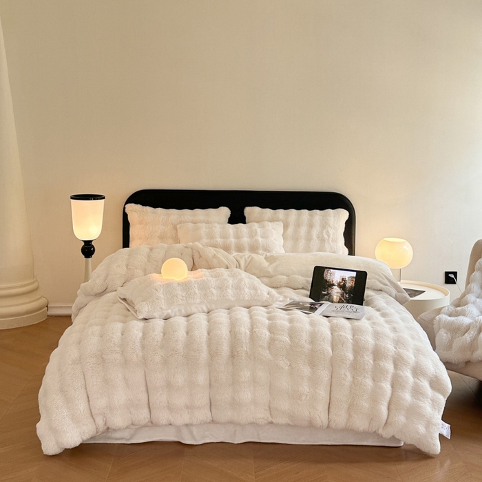 91家纺网 家纺一手货源 找家纺 小叮当家纺仓储工厂店 （买家秀 爆款不断货）2025新款A类母婴级兔兔绒大泡泡牛奶绒珊瑚绒雪花绒四件套 雅致-暖白