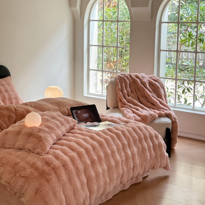 91家纺网 家纺一手货源 找家纺 小叮当家纺仓储工厂店 （买家秀 爆款不断货）2025新款A类母婴级兔兔绒大泡泡牛奶绒珊瑚绒雪花绒四件套 雅致-豆沙