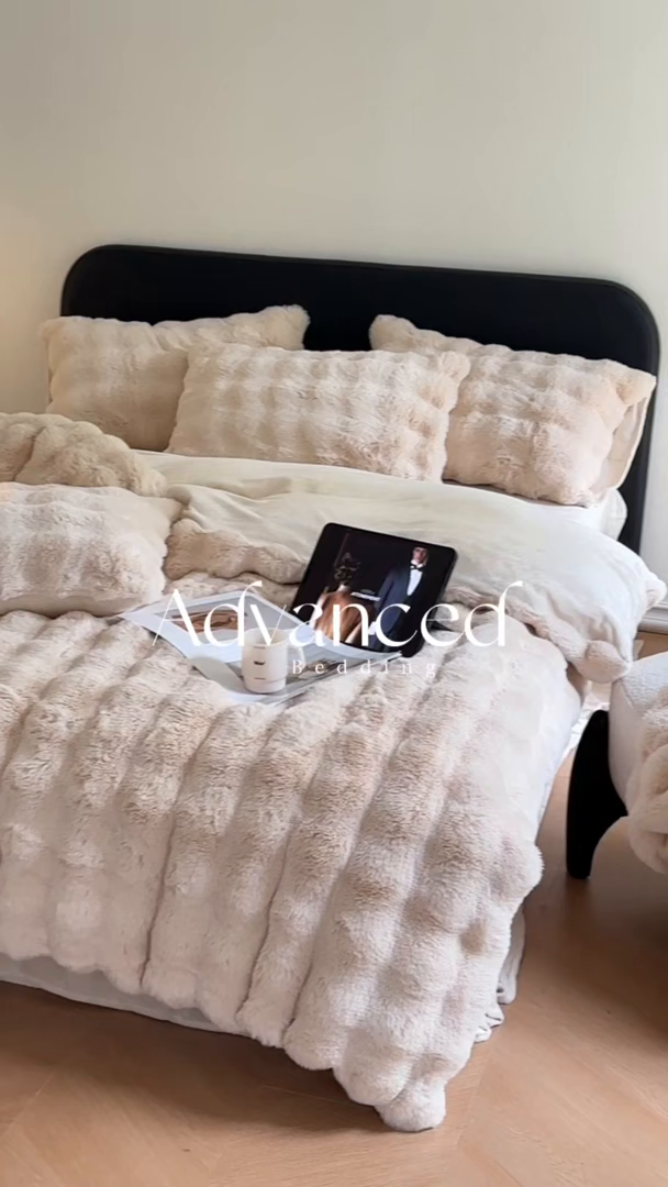 91家纺网 家纺一手货源 找家纺 小叮当家纺仓储工厂店 （买家秀 爆款不断货）2025新款A类母婴级兔兔绒大泡泡牛奶绒珊瑚绒雪花绒四件套 雅致-米杏