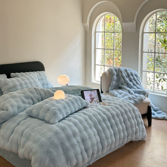 91家纺网 家纺一手货源 找家纺 小叮当家纺仓储工厂店 （买家秀 爆款不断货）2025新款A类母婴级兔兔绒大泡泡牛奶绒珊瑚绒雪花绒四件套 雅致-海蓝