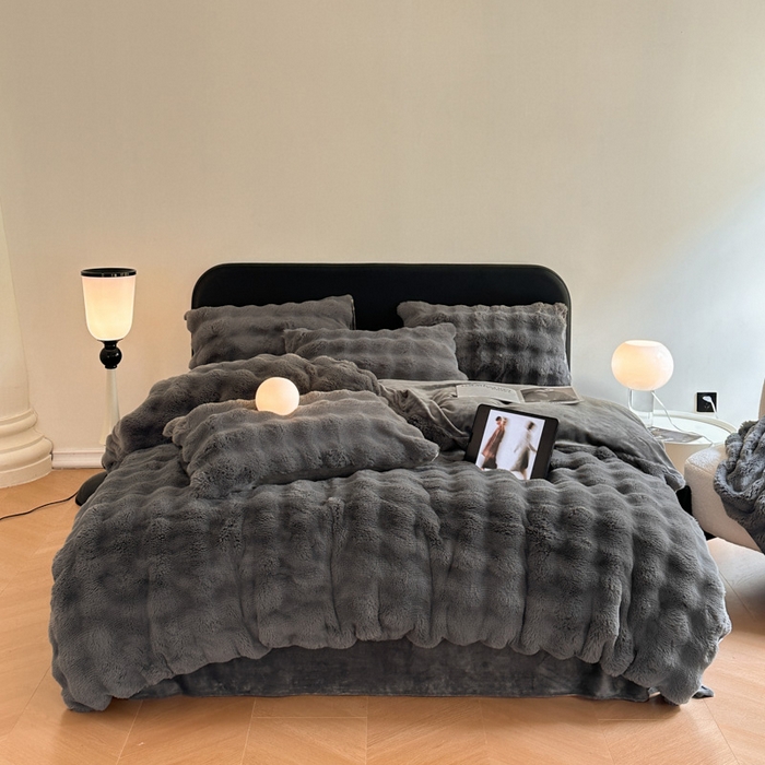 91家纺网 家纺一手货源 找家纺 小叮当家纺仓储工厂店 （买家秀 爆款不断货）2025新款A类母婴级兔兔绒大泡泡牛奶绒珊瑚绒雪花绒四件套 雅致-深灰