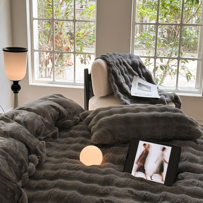 91家纺网 家纺一手货源 找家纺 小叮当家纺仓储工厂店 （买家秀 爆款不断货）2025新款A类母婴级兔兔绒大泡泡牛奶绒珊瑚绒雪花绒四件套 雅致-深灰