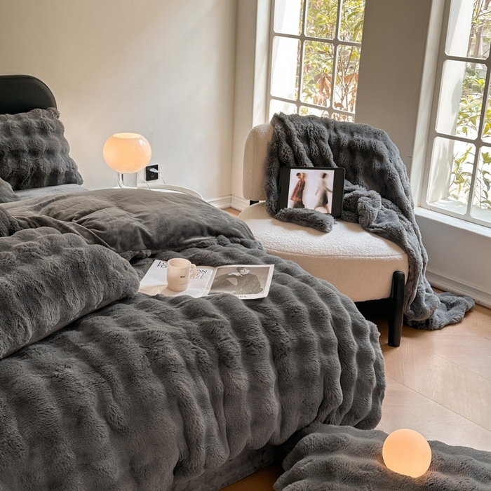 91家纺网 家纺一手货源 找家纺 小叮当家纺仓储工厂店 （买家秀 爆款不断货）2025新款A类母婴级兔兔绒大泡泡牛奶绒珊瑚绒雪花绒四件套 雅致-深灰