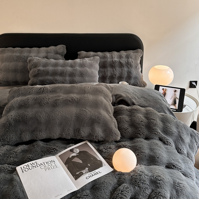 91家纺网 家纺一手货源 找家纺 小叮当家纺仓储工厂店 （买家秀 爆款不断货）2025新款A类母婴级兔兔绒大泡泡牛奶绒珊瑚绒雪花绒四件套 雅致-深灰