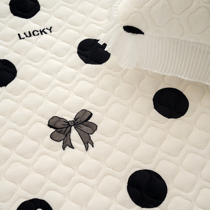 91家纺网 家纺一手货源 找家纺 冬然 2024新款牛奶绒床盖榻榻米床盖炕盖 幸运点点